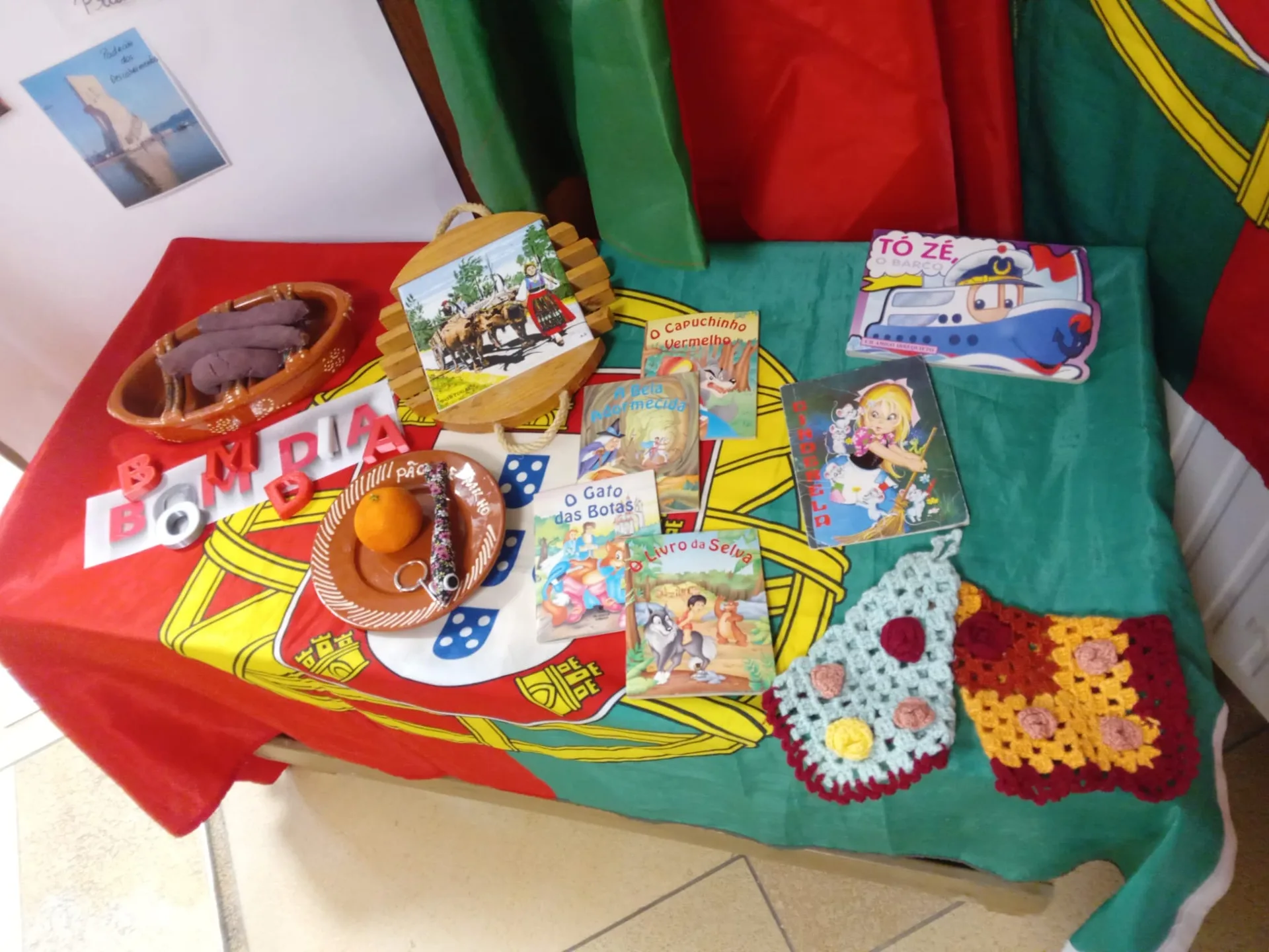 Coin Portugal: drapeau, contes et objets traditionnels
