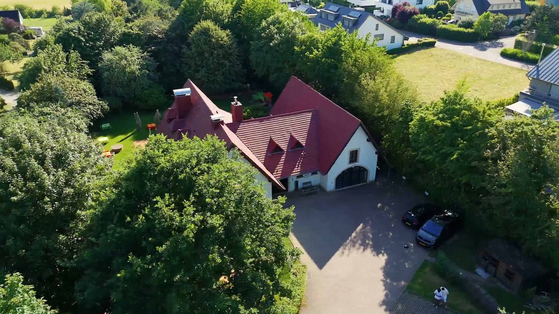 Luftaufnahme der Naturkrippe Kockelscheuer in Luxemburg